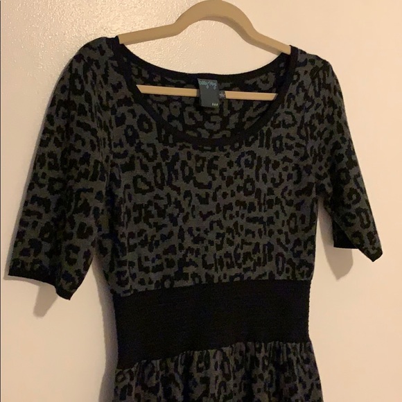 Gabby Skye Leopard Dress - Picture 2 of 5